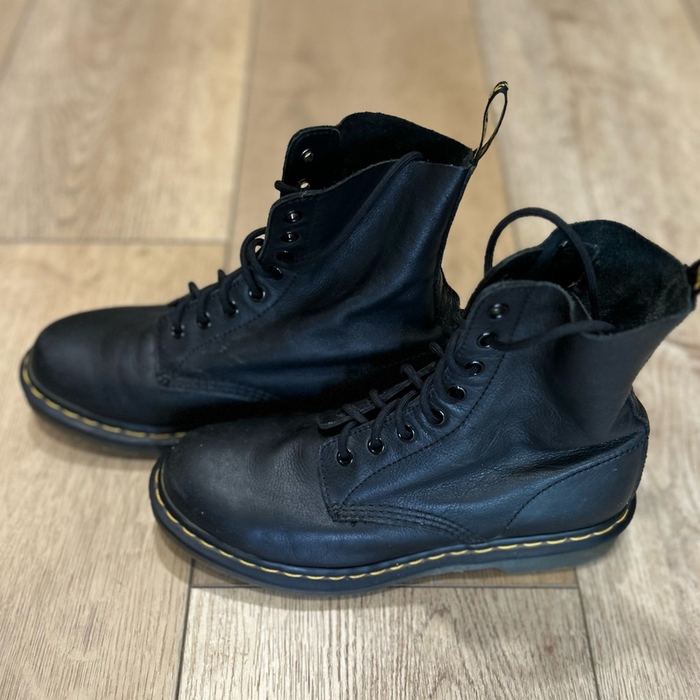 Dr. Martens Soft Napa Leather Black 1460 Pascal (8-eye ankle boots)